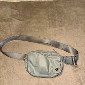 Lululemon Belt Bag grey sliver barely used o/s